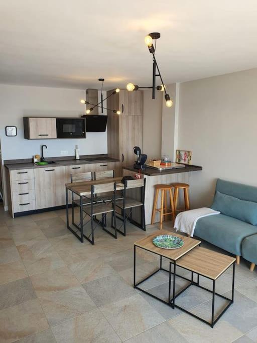 Front Mer - Sublime Appartement Moderne Et Confortable エステポナ エクステリア 写真
