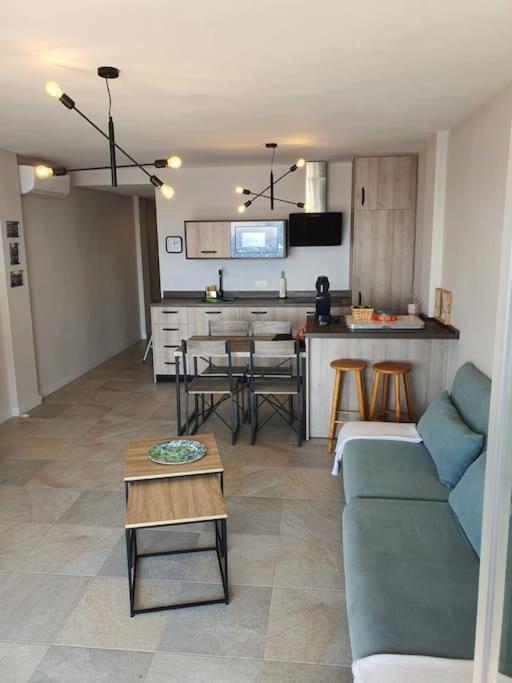 Front Mer - Sublime Appartement Moderne Et Confortable エステポナ エクステリア 写真