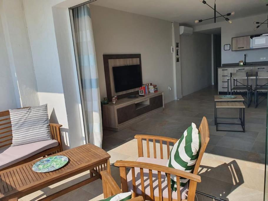 Front Mer - Sublime Appartement Moderne Et Confortable エステポナ エクステリア 写真